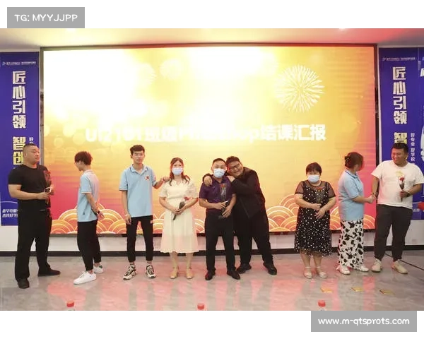 冠军进校园活动展示基本腿法，学生踊跃参与互动